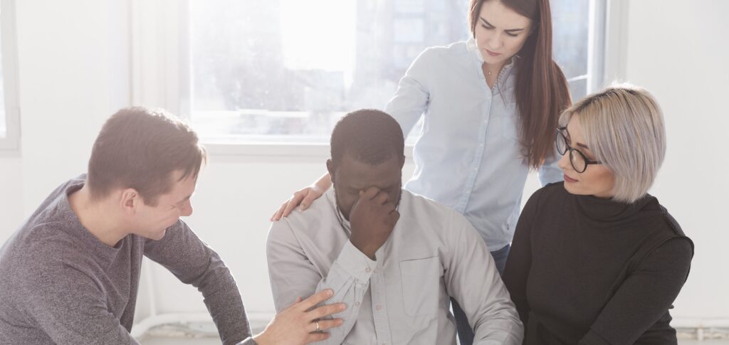 Necesitamos hablar de salud mental en el entorno profesional